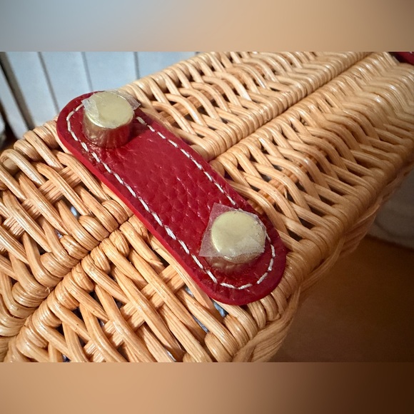 J. MCLAUGHLIN | Woven Straw Wicker Crossbody Bag in Tan with Chain Strap NWOT - Picture 4 of 9